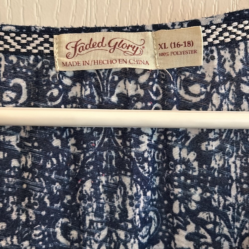 Faded glory navy/white blouse, size XL 16/18 - Picture 2 of 4